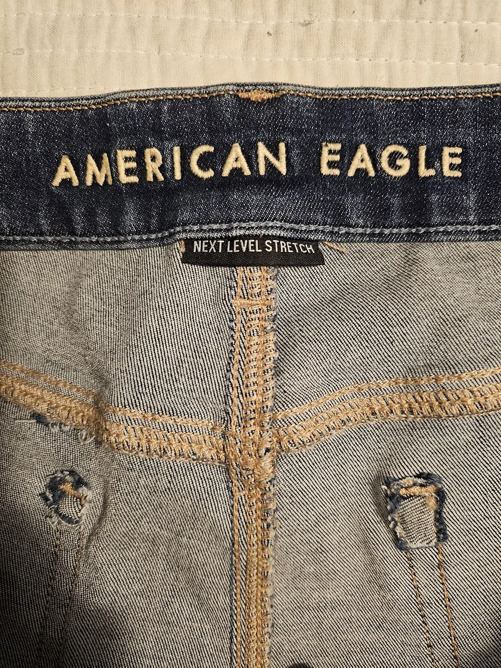 NEW!  AMERICAN EAGLE Wms Cutoff Shorts High-Rise STRETCH Curvi-Midi SZ 16. - Picture 3 of 14